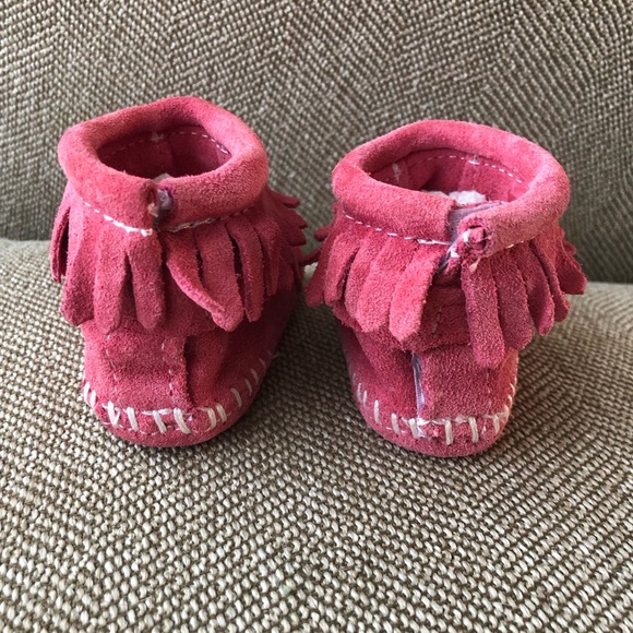 Infant Minnetonka Back Flap Moccasins With Velcro Closure. Pink, SZ 1. Like New. - Picture 7 of 16
